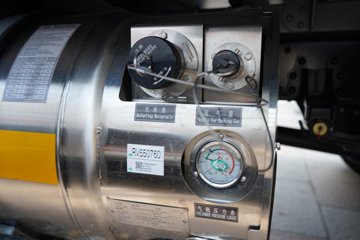 ����HOWO����H3 3L LNG 140���� ��ʿ��8�� 4.15�׵��������ῨͼƬ