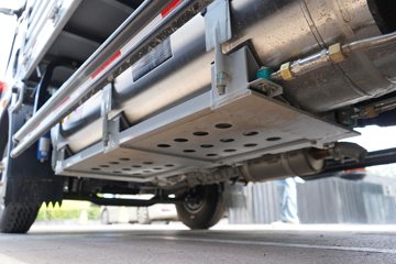����HOWO����H3 3L LNG 140���� ��ʿ��8�� 4.15�׵��������ῨͼƬ
