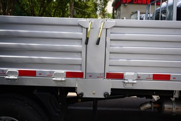 ����HOWO����H3 3L LNG 140���� ��ʿ��8�� 4.15�׵��������ῨͼƬ