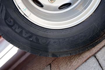 ����HOWO���� 3L CNG 140���� ��ʿ��8�� 3.85���Ű������ῨͼƬ