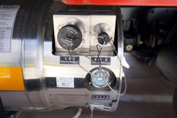 ����HOWO���� 3L CNG 140���� ��ʿ��8�� 3.85���Ű������ῨͼƬ