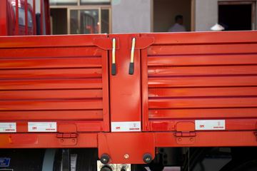 ����HOWO���� 3L CNG 140���� ��ʿ��8�� 3.85���Ű������ῨͼƬ