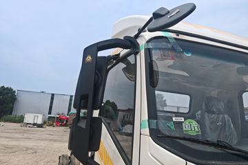 ����HOWO�Ῠ���� 140���� 4X2 LNG 4.08����س�ͼƬ