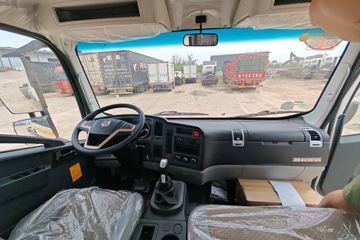 ����HOWO�Ῠ���� 140���� 4X2 LNG 4.08����س�ͼƬ