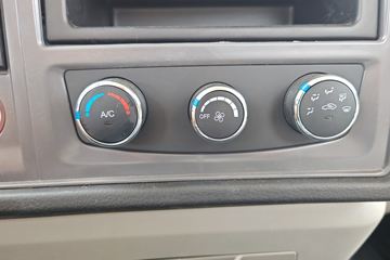 ����HOWO�Ῠ���� 140���� 4X2 LNG 4.08����س�ͼƬ
