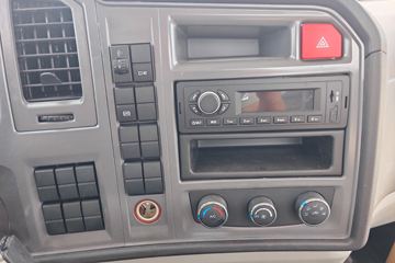����HOWO�Ῠ���� 140���� 4X2 LNG 4.08����س�ͼƬ
