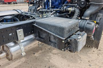 ����HOWO�Ῠ���� 140���� 4X2 LNG 4.08����س�ͼƬ