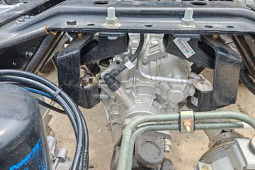 ����HOWO�Ῠ���� 140���� 4X2 LNG 4.08����س�ͼƬ