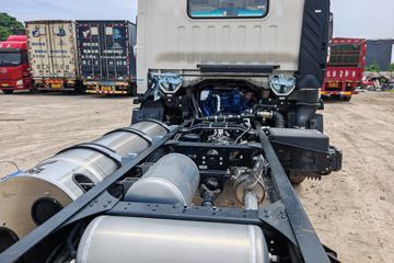 ����HOWO�Ῠ���� 140���� 4X2 LNG 4.08����س�ͼƬ