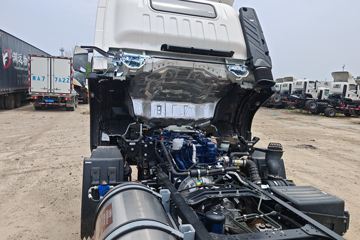 ����HOWO�Ῠ���� 140���� 4X2 LNG 4.08����س�ͼƬ