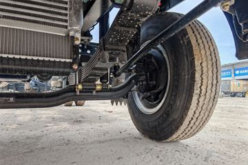 ����HOWO�Ῠ���� 140���� 4X2 LNG 4.08����س�ͼƬ
