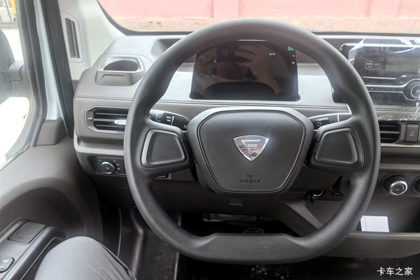 城配创富新选择 金琥EV80纯电轻客快充补能不耽误干活