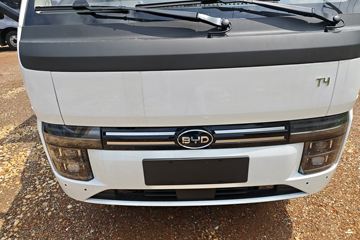 ���ǵ�T4 �Ƽ��� 3.815�׵��Ŵ��綯��ʽ�Ῠ ����82kWhͼƬ