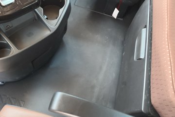 ��������X6000 �����콢 14.6L LNG 630���� 6X4 ��ʿ��12�� AMT�Զ��� ǣ����ͼƬ