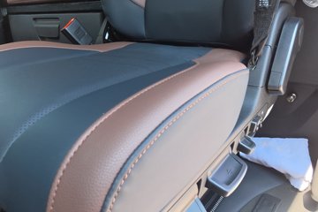 ��������X6000 �����콢 14.6L LNG 630���� 6X4 ��ʿ��12�� AMT�Զ��� ǣ����ͼƬ