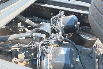 ��������X6000 �����콢 14.6L LNG 630���� 6X4 ��ʿ��12�� AMT�Զ��� ǣ����ͼƬ