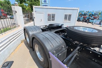 ��������X6000 �����콢 14.6L LNG 630���� 6X4 ��ʿ��12�� AMT�Զ��� ǣ����ͼƬ