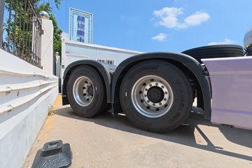 ��������X6000 �����콢 14.6L LNG 630���� 6X4 ��ʿ��12�� AMT�Զ��� ǣ����ͼƬ