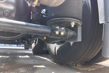 ��������X6000 �����콢 14.6L LNG 630���� 6X4 ��ʿ��12�� AMT�Զ��� ǣ����ͼƬ