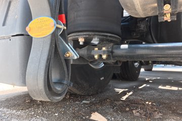 ��������X6000 �����콢 14.6L LNG 630���� 6X4 ��ʿ��12�� AMT�Զ��� ǣ����ͼƬ