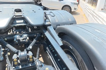 ��������X6000 �����콢 14.6L LNG 630���� 6X4 ��ʿ��12�� AMT�Զ��� ǣ����ͼƬ