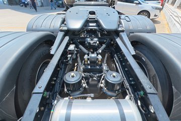 ��������X6000 �����콢 14.6L LNG 630���� 6X4 ��ʿ��12�� AMT�Զ��� ǣ����ͼƬ