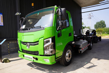 飞碟奥驰EV5 4X2 纯电动车厢可卸式垃圾车(五征牌) 中创新航100.77kWh