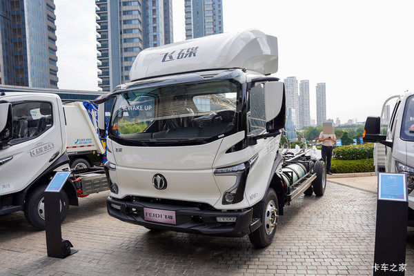 飞碟MW7 3L CNG 160马力 法士特8档 4.15米单排仓栅式轻卡