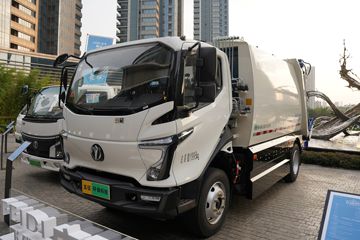 飞碟EW5 4X2 纯电动压缩式垃圾车 宁德时代164.86kWh