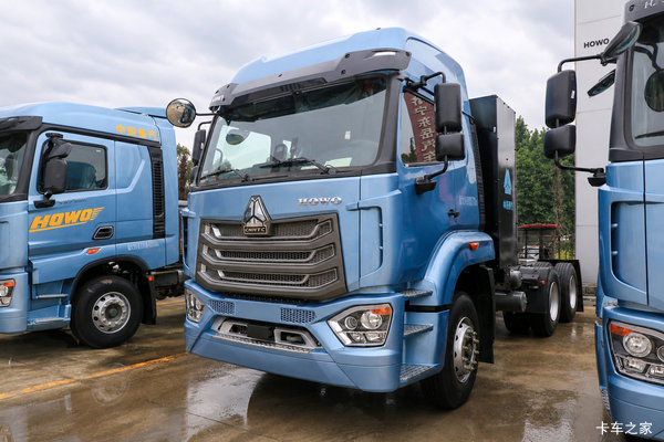 重汽豪沃HOWO TS5 6X4 纯电动牵引车 宁德时代400kWh