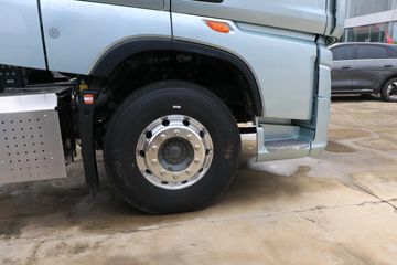 ��������HOWO TS7 14.6L LNG 590���� 6X4 ��ʿ��16�� ǣ����ͼƬ