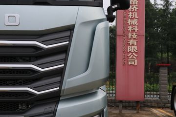 ��������HOWO TS7 14.6L LNG 590���� 6X4 ��ʿ��16�� ǣ����ͼƬ