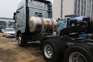 ��������HOWO TS7 14.6L LNG 590���� 6X4 ��ʿ��16�� ǣ����ͼƬ