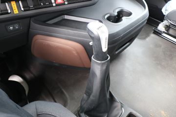 ��������HOWO TS7 14.6L LNG 590���� 6X4 ��ʿ��16�� ǣ����ͼƬ