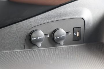 ��������HOWO TS7 14.6L LNG 590���� 6X4 ��ʿ��16�� ǣ����ͼƬ