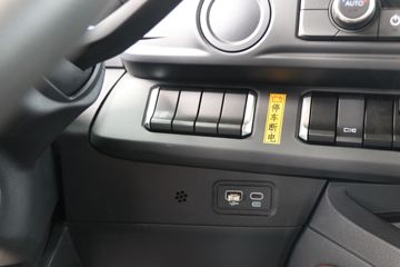 ��������HOWO TS7 14.6L LNG 590���� 6X4 ��ʿ��16�� ǣ����ͼƬ