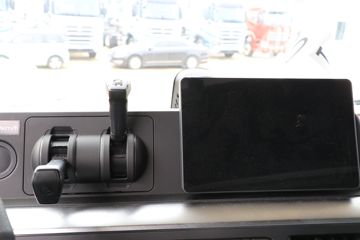 ��������HOWO TS7 14.6L LNG 590���� 6X4 ��ʿ��16�� ǣ����ͼƬ
