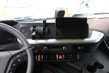 ��������HOWO TS7 14.6L LNG 590���� 6X4 ��ʿ��16�� ǣ����ͼƬ