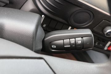 ��������HOWO TS7 14.6L LNG 590���� 6X4 ��ʿ��16�� ǣ����ͼƬ