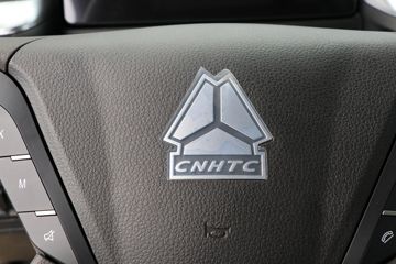 ��������HOWO TS7 14.6L LNG 590���� 6X4 ��ʿ��16�� ǣ����ͼƬ