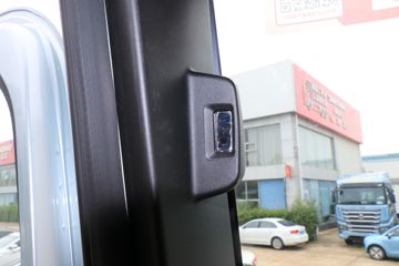 ��������HOWO TS7 14.6L LNG 590���� 6X4 ��ʿ��16�� ǣ����ͼƬ