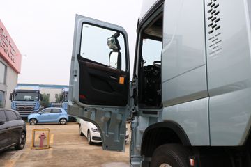 ��������HOWO TS7 14.6L LNG 590���� 6X4 ��ʿ��16�� ǣ����ͼƬ