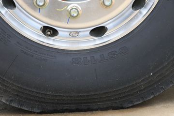��������HOWO TS7 14.6L LNG 590���� 6X4 ��ʿ��16�� ǣ����ͼƬ