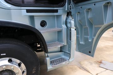 ��������HOWO TS7 14.6L LNG 590���� 6X4 ��ʿ��16�� ǣ����ͼƬ