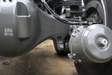 ��������HOWO TS7 14.6L LNG 590���� 6X4 ��ʿ��16�� ǣ����ͼƬ