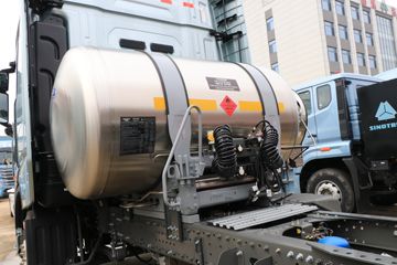 ��������HOWO TS7 14.6L LNG 590���� 6X4 ��ʿ��16�� ǣ����ͼƬ