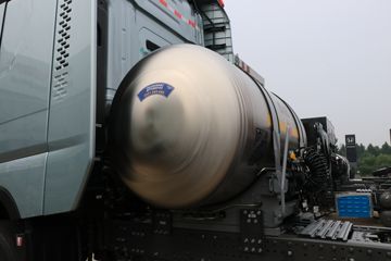 ��������HOWO TS7 14.6L LNG 590���� 6X4 ��ʿ��16�� ǣ����ͼƬ
