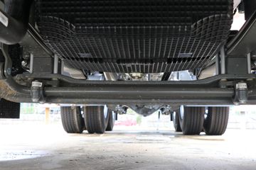 ��������HOWO TS7 14.6L LNG 590���� 6X4 ��ʿ��16�� ǣ����ͼƬ