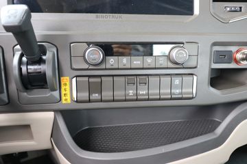 ��������HOWO TS7 12.4L LNG 480���� 6X4 �й�����12�� AMT�Զ��� ǣ����ͼƬ