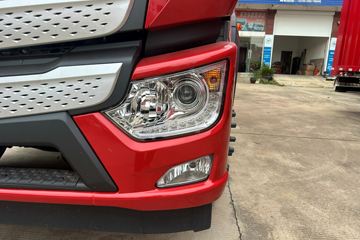 ŷ������ 4.5L���� 240���� 4X2 ��ʿ��8�� 9.8����ʽ�ػ���ͼƬ